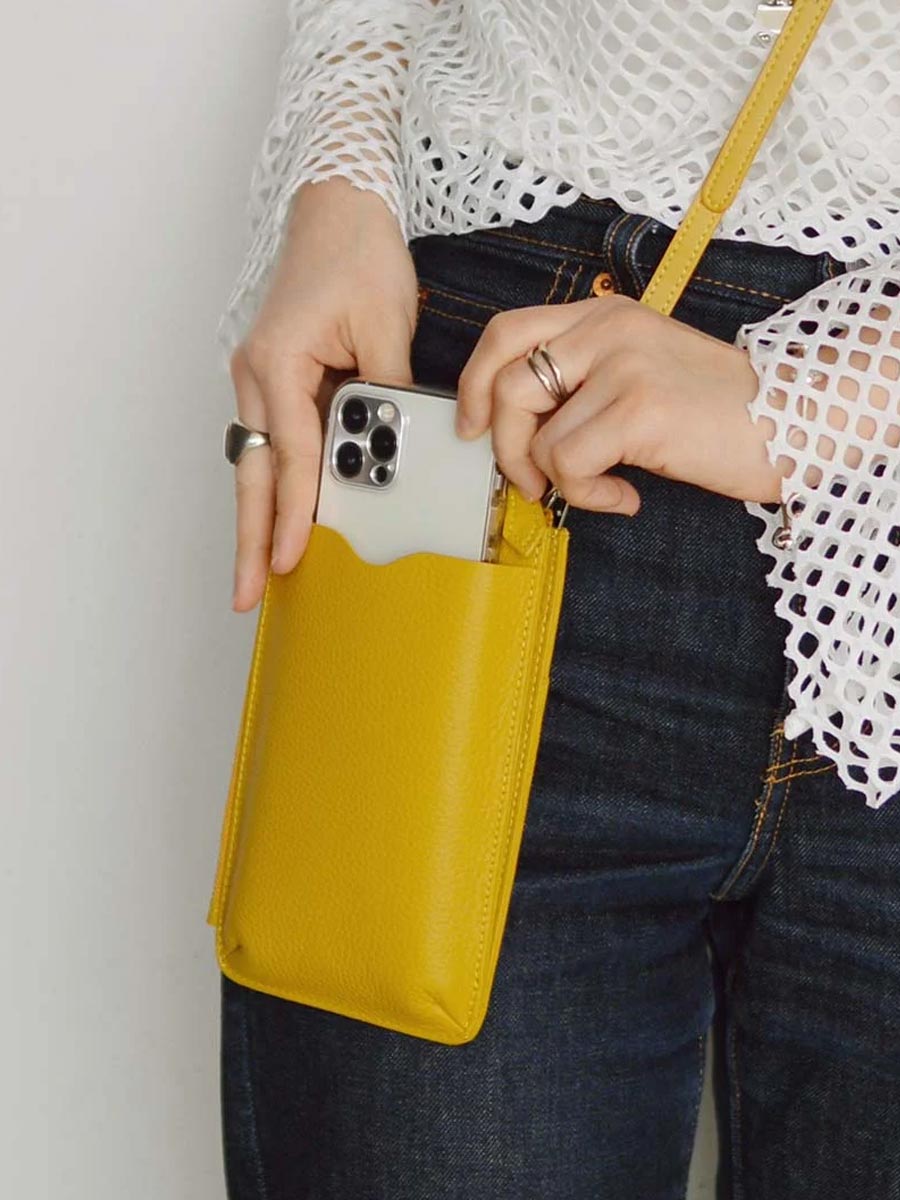 大人気 本革 レディース スマホショルダー財布 軽量・スマホ収納 SK34